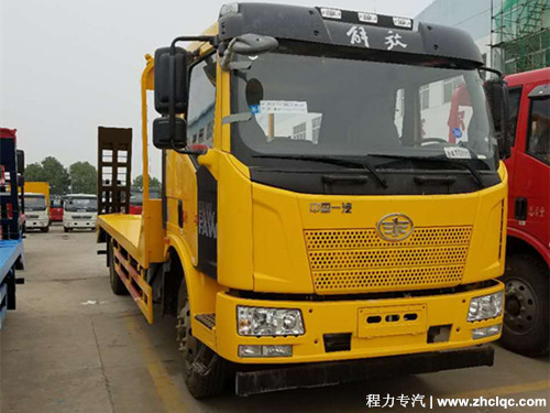 程力国五挖机拖车畅销车型推荐--拉15吨挖机平板拖车-解放J6挖机拖车